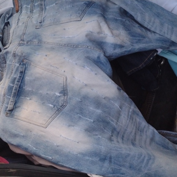 Evolution in Design Men's Distressed Blue Jeans(42)NWOT - Picture 2 of 2